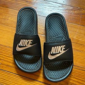 Nike Benassi Slides